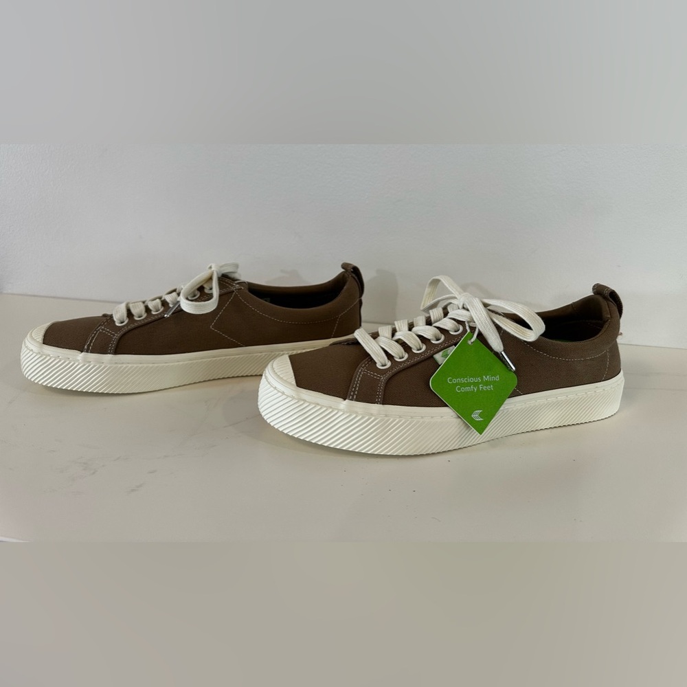 NWT Cariuma OCA Low Sand Contrast Thread Canvas Sneaker Size 10 Women 8.5 Men